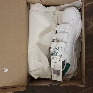 Adidas kids shoes size 3 Youth